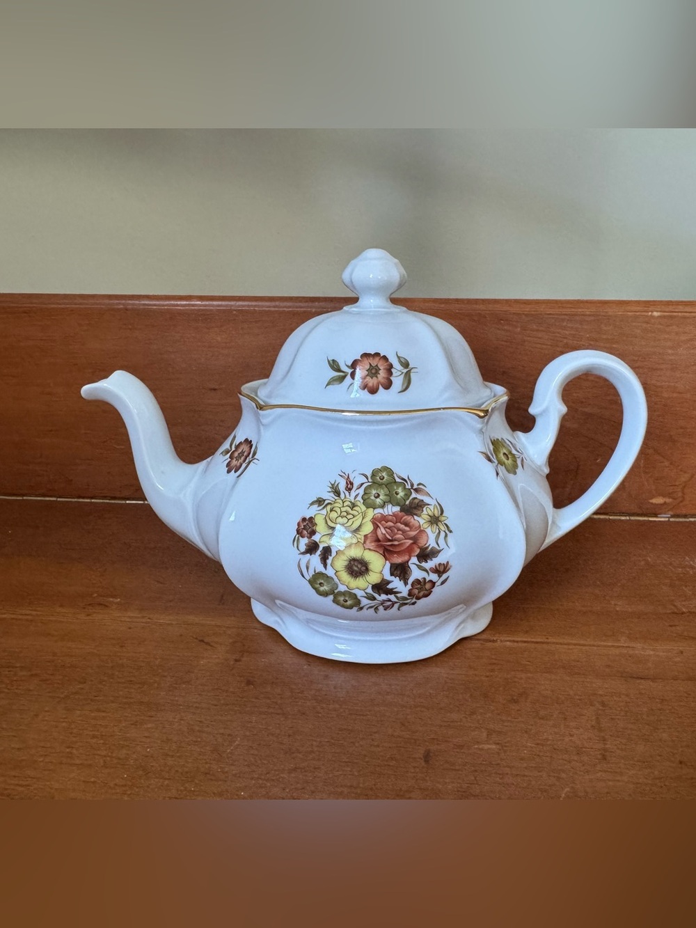 Vintage Porcelain Teapot 🫖 – Bohemia Orion Pattern